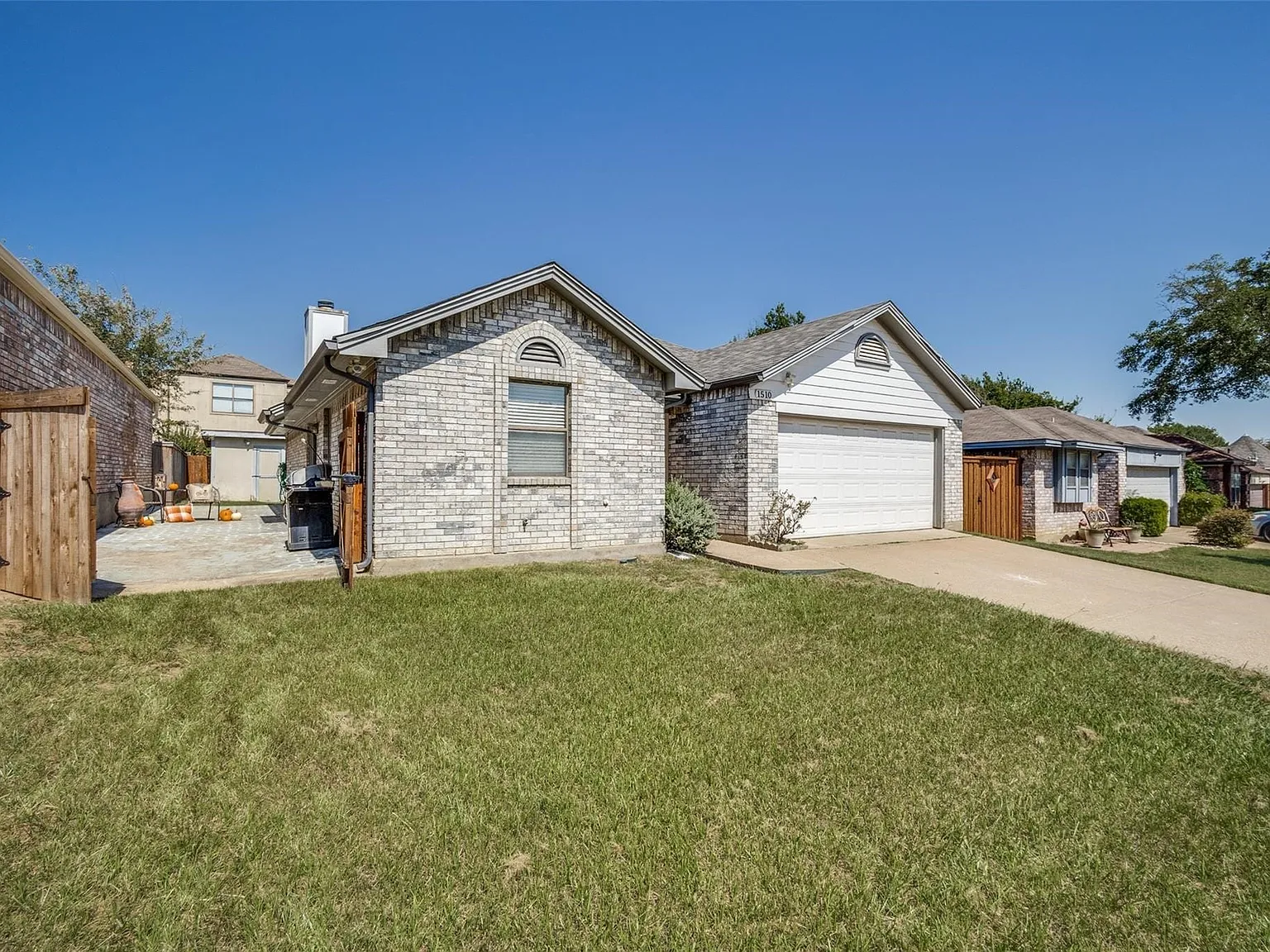 3 bed, 2.0 bath, 1489 sqft, $2,595 — Photo 2