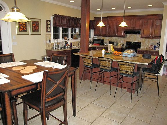 3rd image of 40 Golden Hill Ln