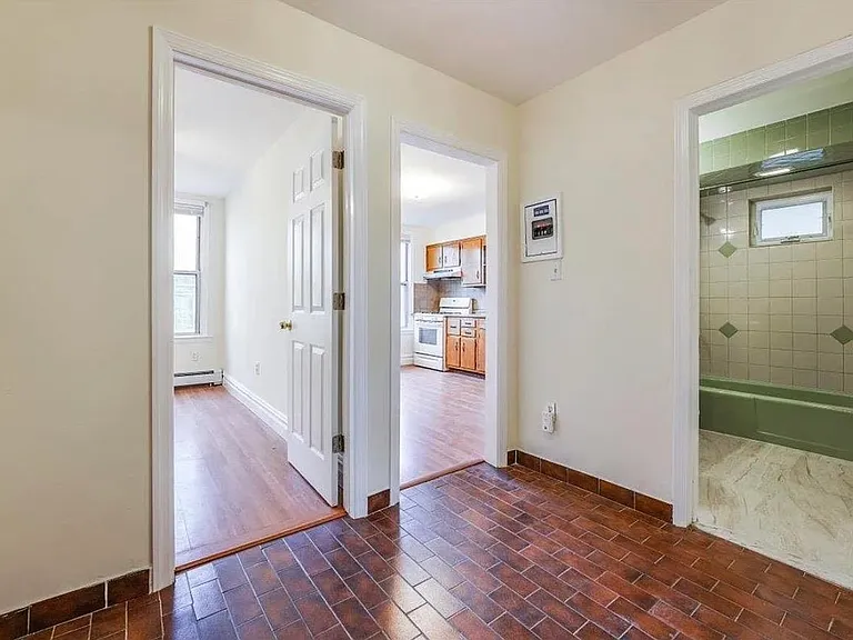 19 Hawthorne Ave #1 — Photo 11