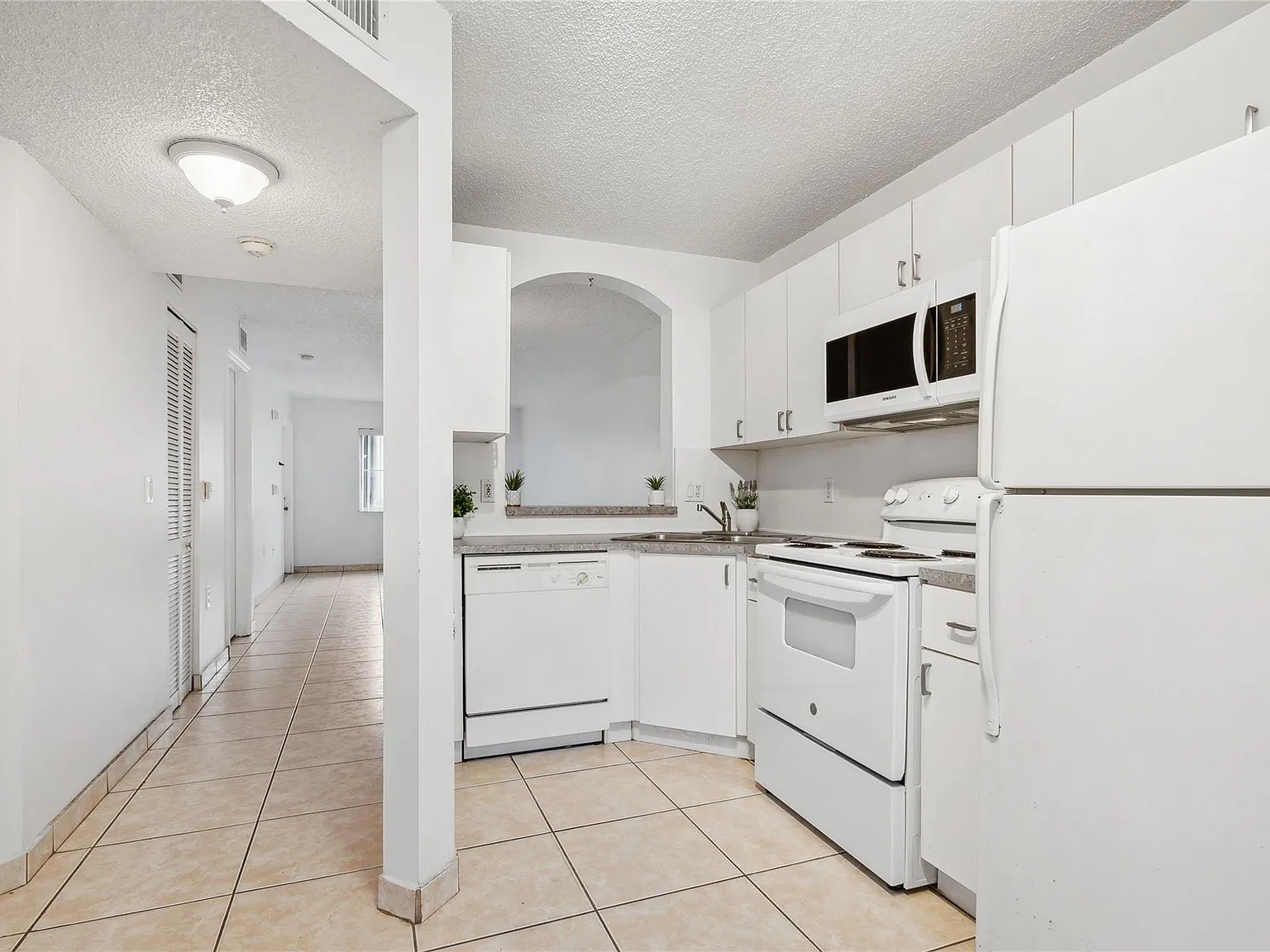 2 bed, 2.0 bath, 815 sqft, $2,100 — Photo 4
