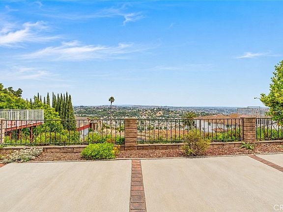 5th image of 704 Crest Vista Dr