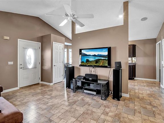 3rd image of 32 Keller Ave