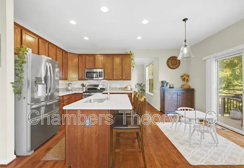5 bed, 3.5 bath, 3408 sqft, $3,800 — Photo 4