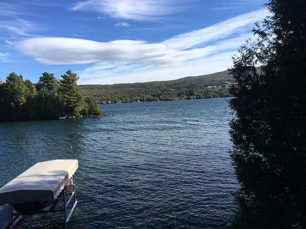 1216 Old Cottage Ln, Barton, VT 05822