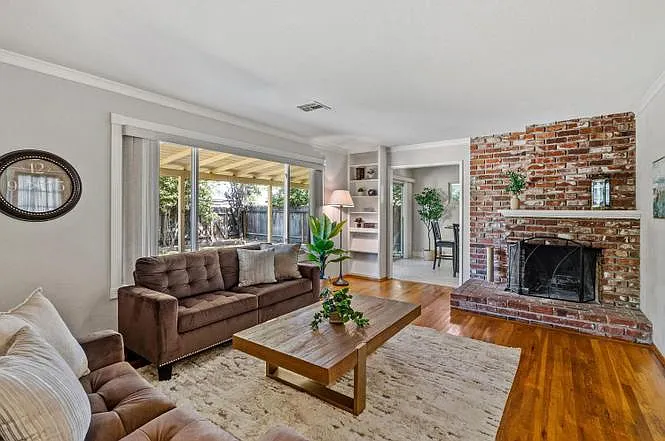 2122 Fremont Ave