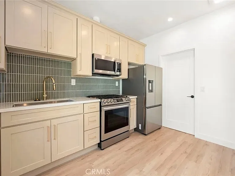 5449 S Victoria Ave #1/2 — Photo 8