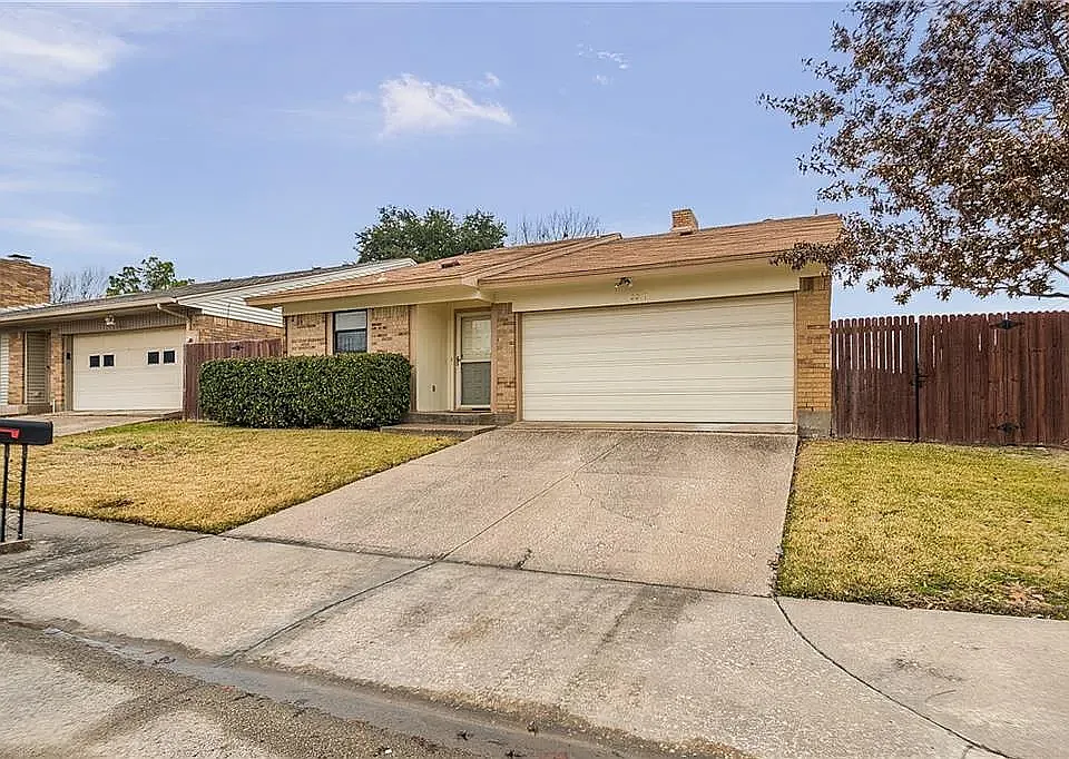 2219 Benbrook Dr