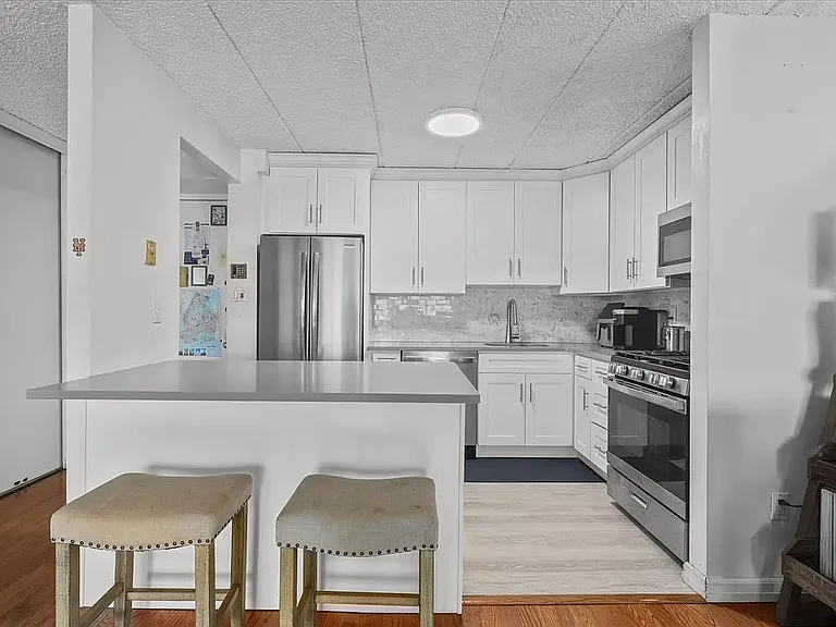 3220 Fairfield Ave #4D — Photo 7