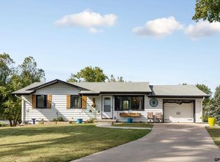442 Highland Dr, Gretna, NE 68028