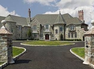 8 Woodland Rd, Newtown, PA 18940