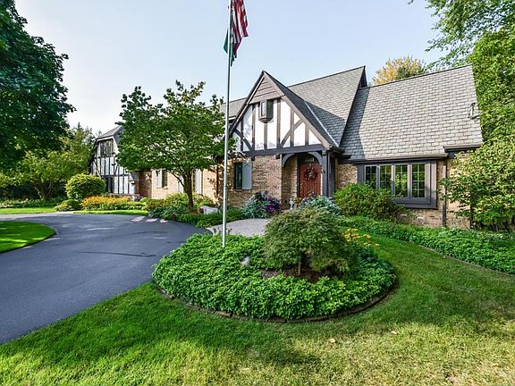 5th image of 1302 Old Lake Ct SE