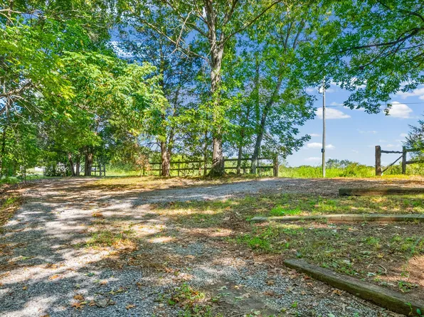 4732 Lylewood Rd, Indian Mound, TN 37079