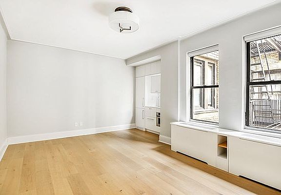 4th image of 225 W 23rd St APT 6U