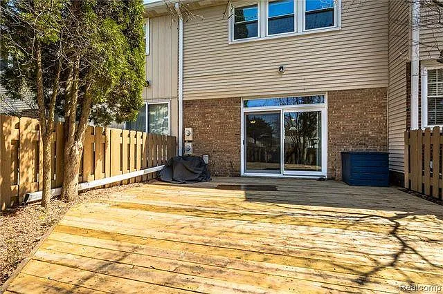 3 bed, 1.5 bath, 1410 sqft, $2,490 — Photo 4