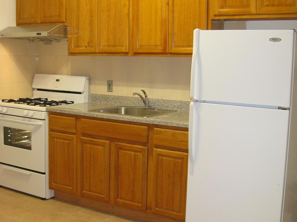 2nd image of 2526 E 27th St