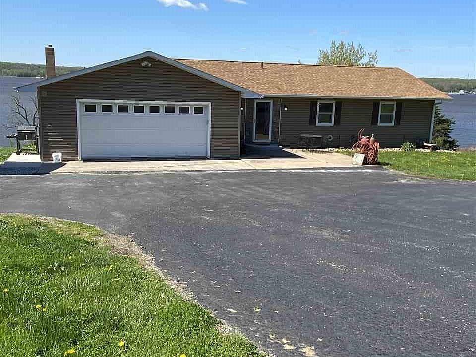 1st image of 3 Riverview Dr