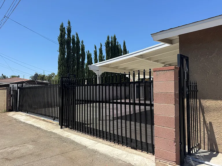 528 N Placentia Ave — Photo 51