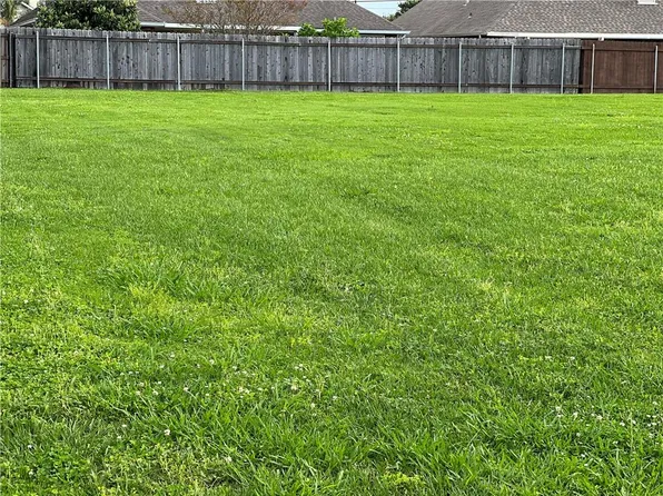 106 Edinburgh Ct, Belle Chasse, LA 70037