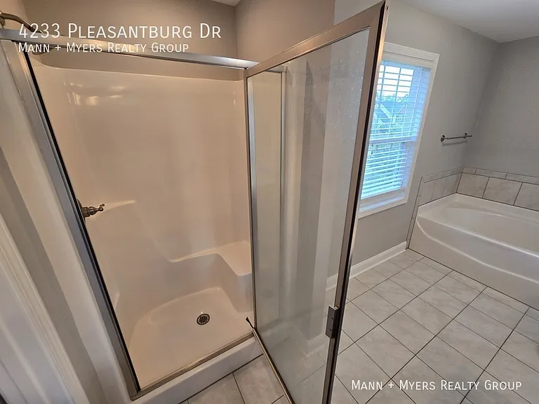 4233 Pleasantburg Dr — Photo 40