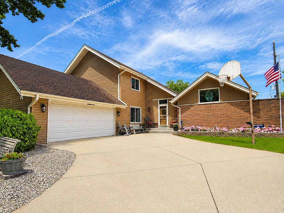 1st image of 136 Sorrento Dr