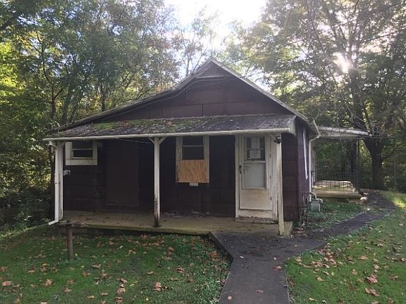 2nd image of 924 Marion Pike