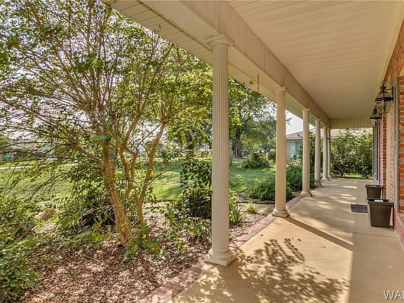 3rd image of 12234 Lakeview Manor Dr