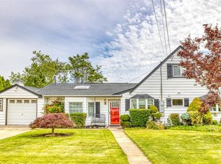 2053 Stuyvesant Ave, East Meadow, NY 11554
