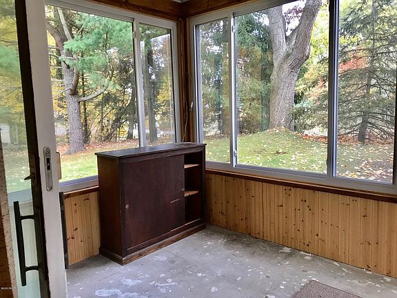 4th image of 2307 W North River Dr