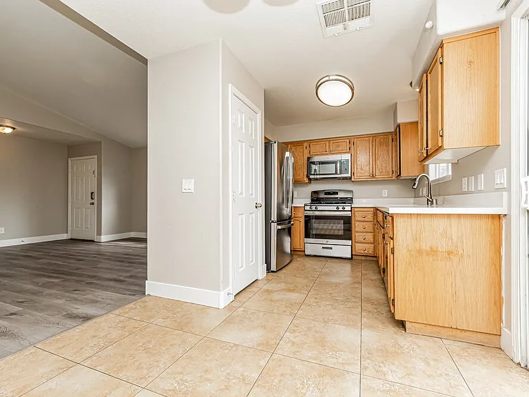 7409 Hickory Hills Dr — Photo 6