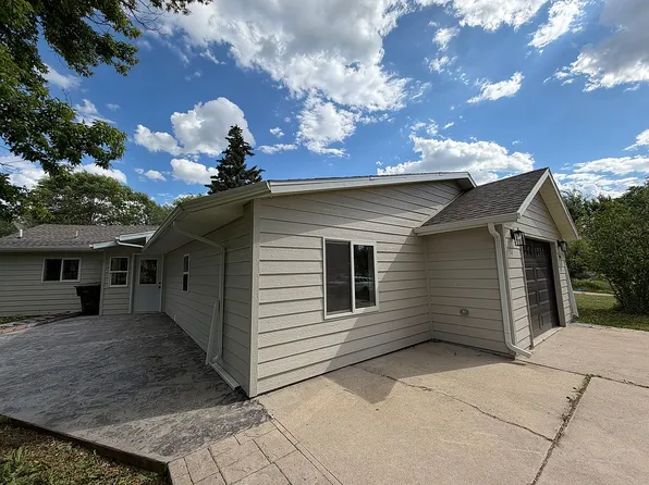 1017 11th Ave, Belle Fourche, SD 57717