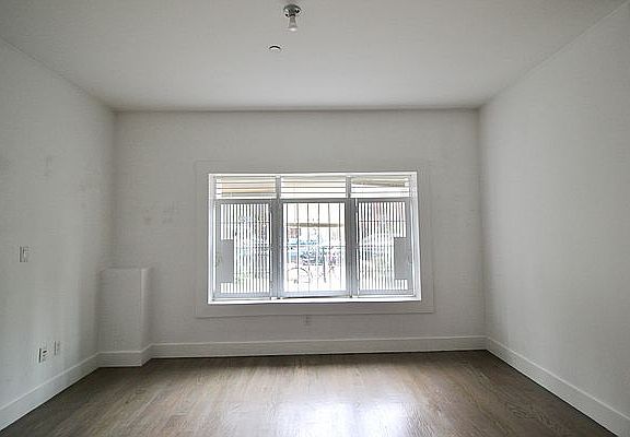 4th image of 1073 Bergen St #F1