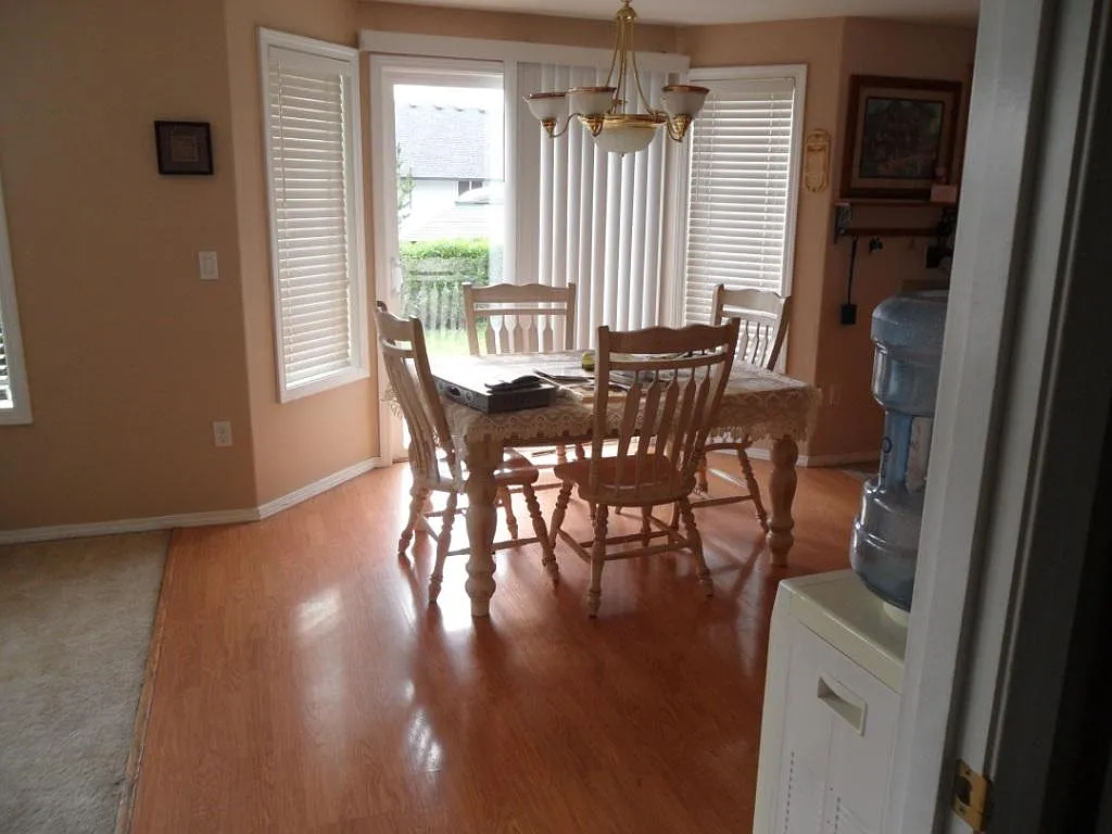 4 bed, 2.5 bath, 3000 sqft, $3,995 — Photo 3