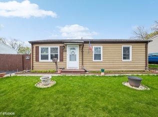 429 Singapore Ln, Carpentersville, IL
