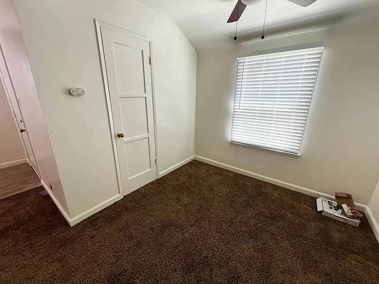 950 Flora St — Photo 7
