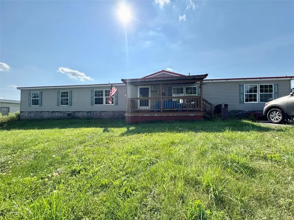 333 Apache Ave, Corry, PA 16407