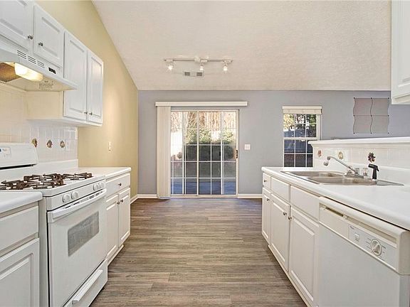 4th image of 469 Crested View Dr