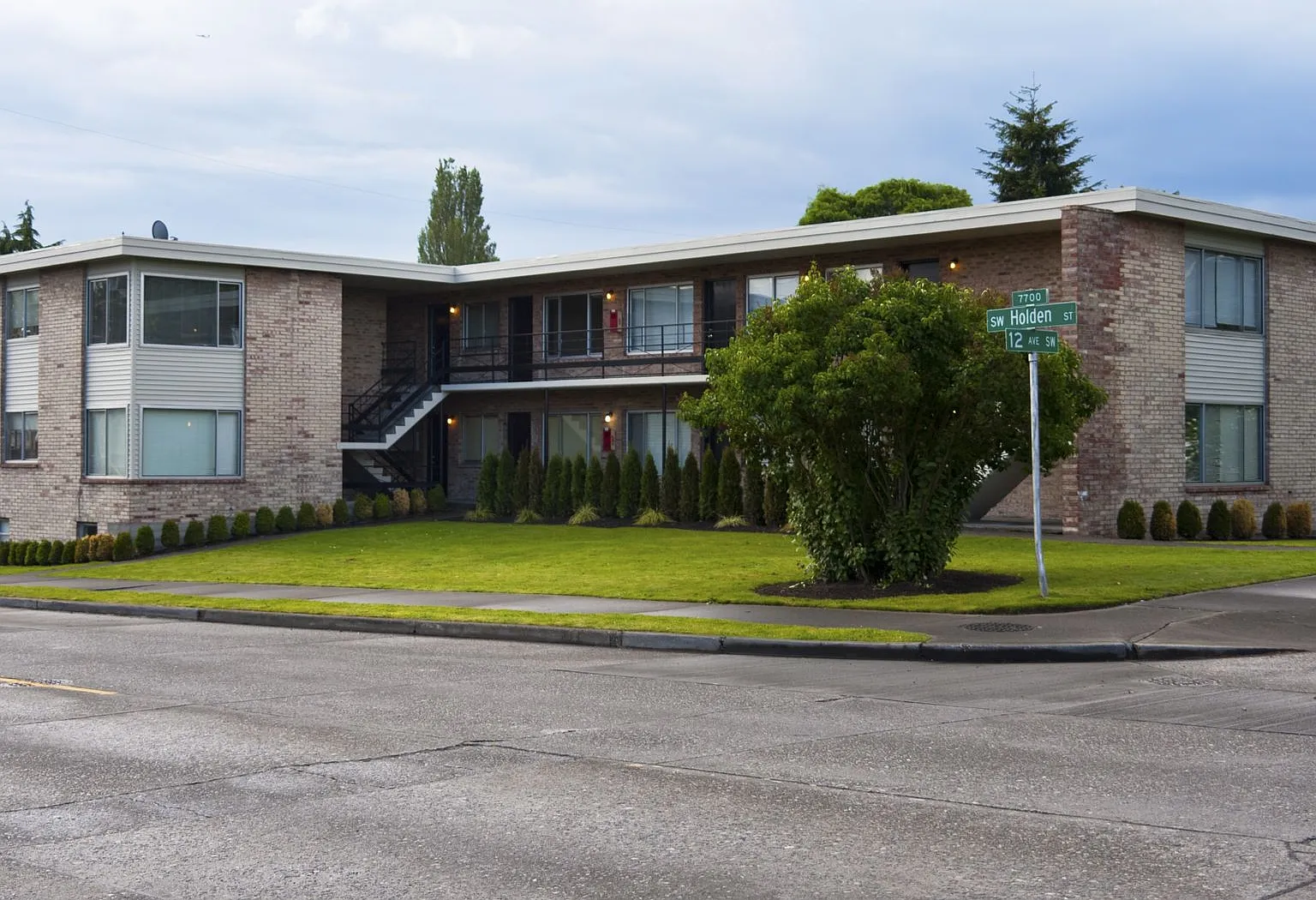 Highland Ten Apartments — Photo 1