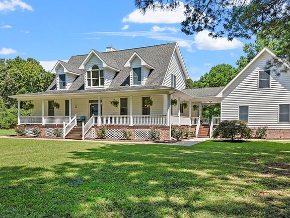 2nd image of 1935 Sand Hill Dr