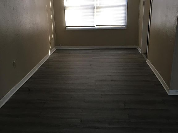 5th image of 209 Davenport St