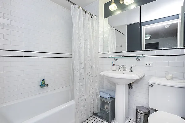 Rented by Nest Seekers International | media 38