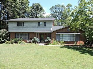 6174 Mountainside Dr, Lenoir, NC 28601