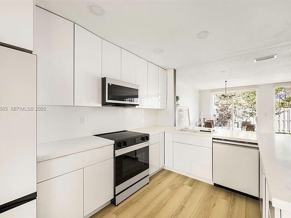 5th image of 10233 NW 52nd Ln