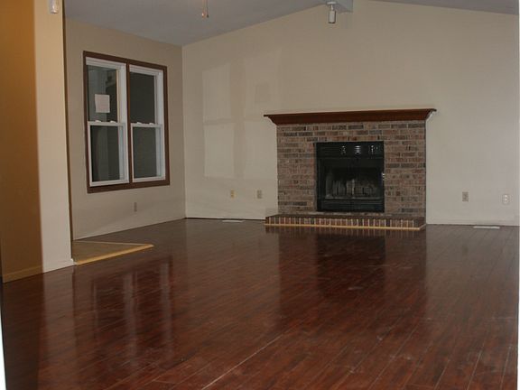 4th image of 1109 Riverwood Place Dr
