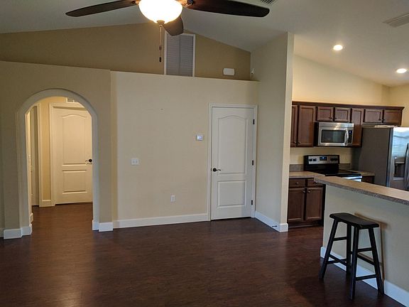3rd image of 794 Lynhaven Ln