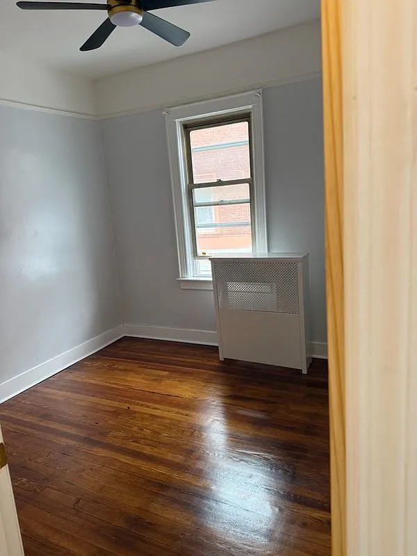 3 bed, 1.0 bath, 1040 sqft, $3,200 — Photo 1