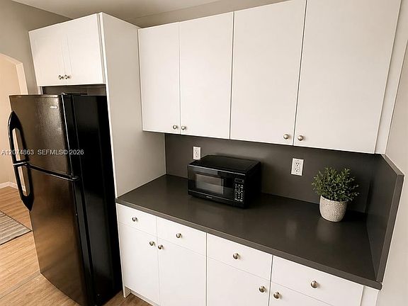 5th image of 375 SW 19th Ave #2