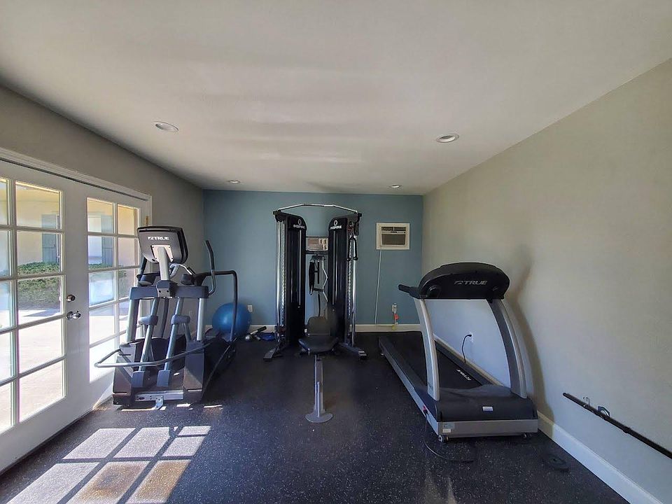 1st image of 324 E 20th St #28