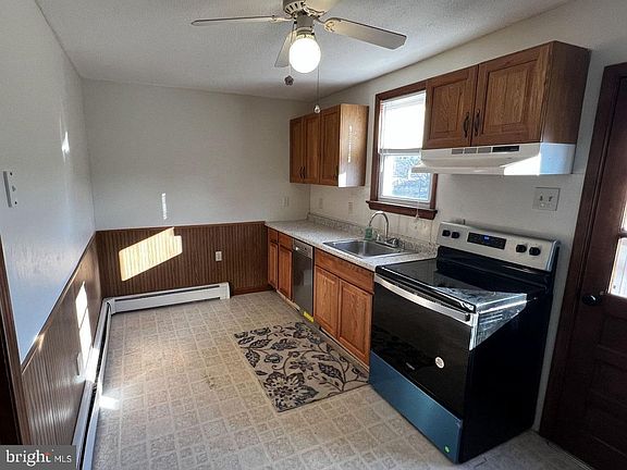 5th image of 302 E Howard St #1