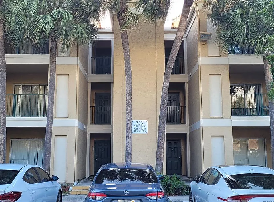 733 Riverside Dr #1220