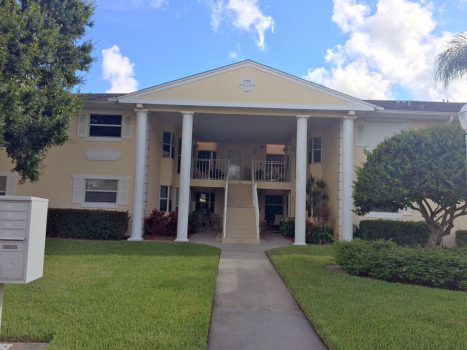 1st image of 374 Grove Isle Cir #11
